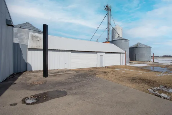 $599,900 | 48994 County Road 13, St. Peter, MN 56082