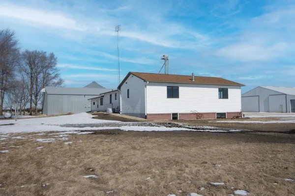 $599,900 | 48994 County Road 13, St. Peter, MN 56082