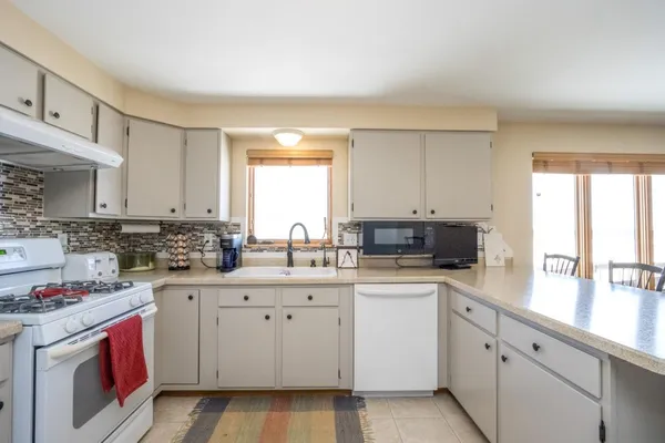 $599,900 | 48994 County Road 13, St. Peter, MN 56082