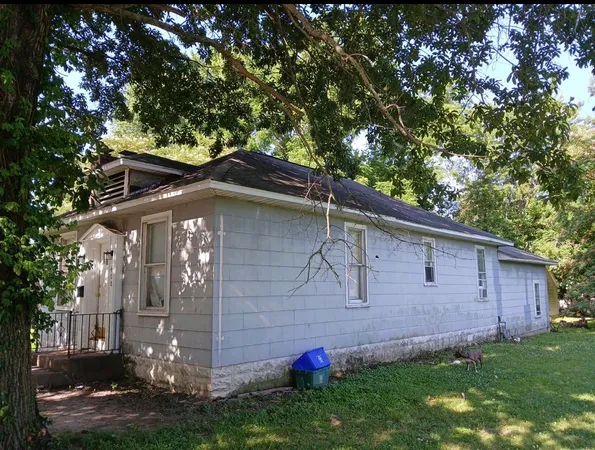 $39,500 | 408 South James Street, Carbondale, IL 62901