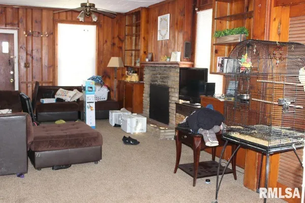 $39,500 | 408 South James Street, Carbondale, IL 62901