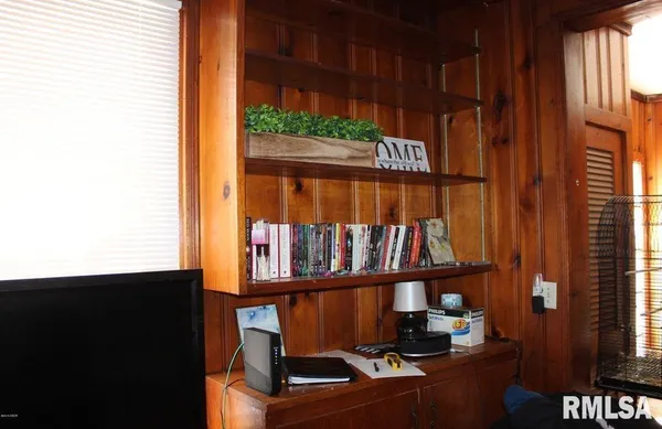 $39,500 | 408 South James Street, Carbondale, IL 62901