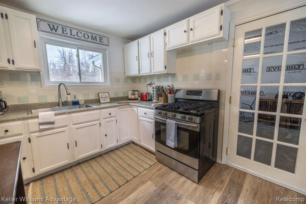18253 Savage Road Belleville, MI 48111 - Photo 12 of 44