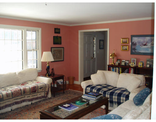 19 Woodcrest Road Manchester, MA 01944 - Photo 4 of 7 Gallery Image 4