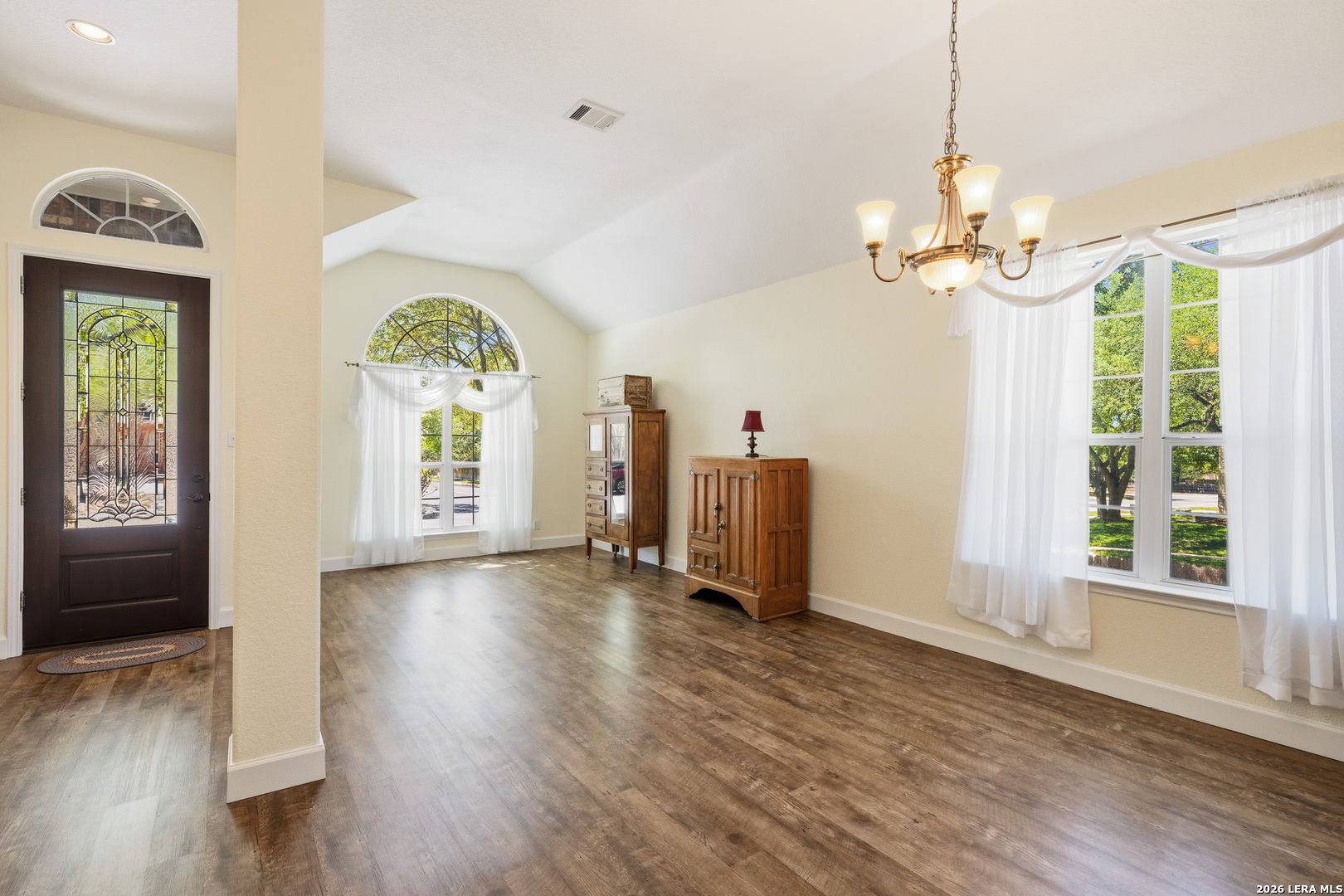 200 Summit View Cibolo, TX 78108 - Photo 5 of 32