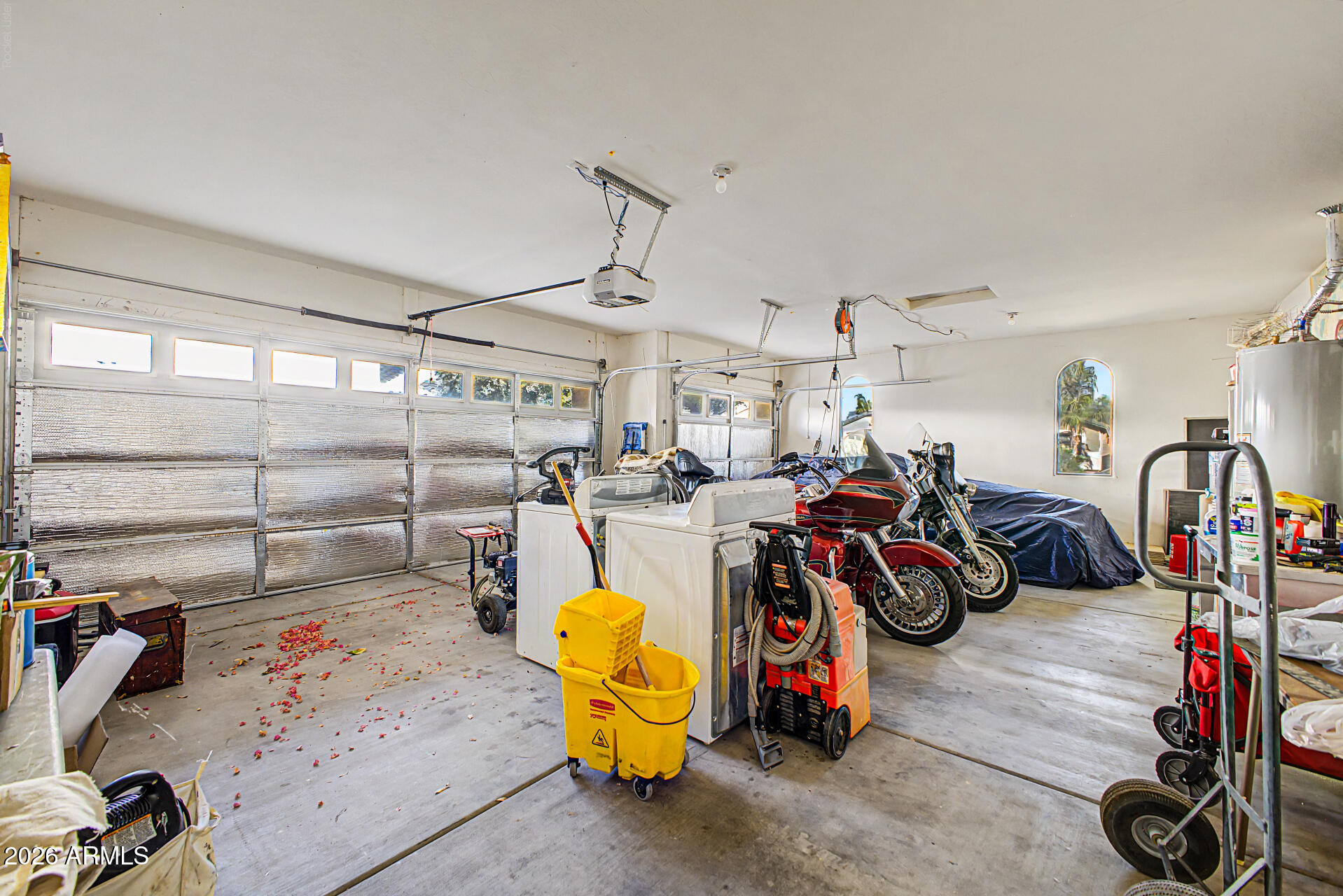 946 West Gascon Road San Tan Valley, AZ 85143 - Photo 31 of 41 Garage