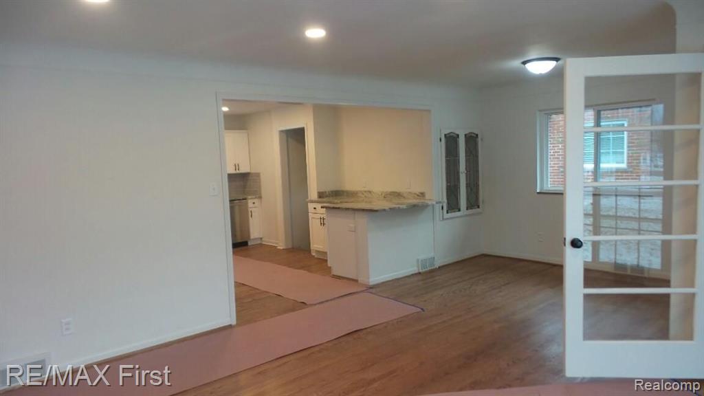 18418 Beverly Road Beverly Hills, MI 48025 - Photo 8 of 19