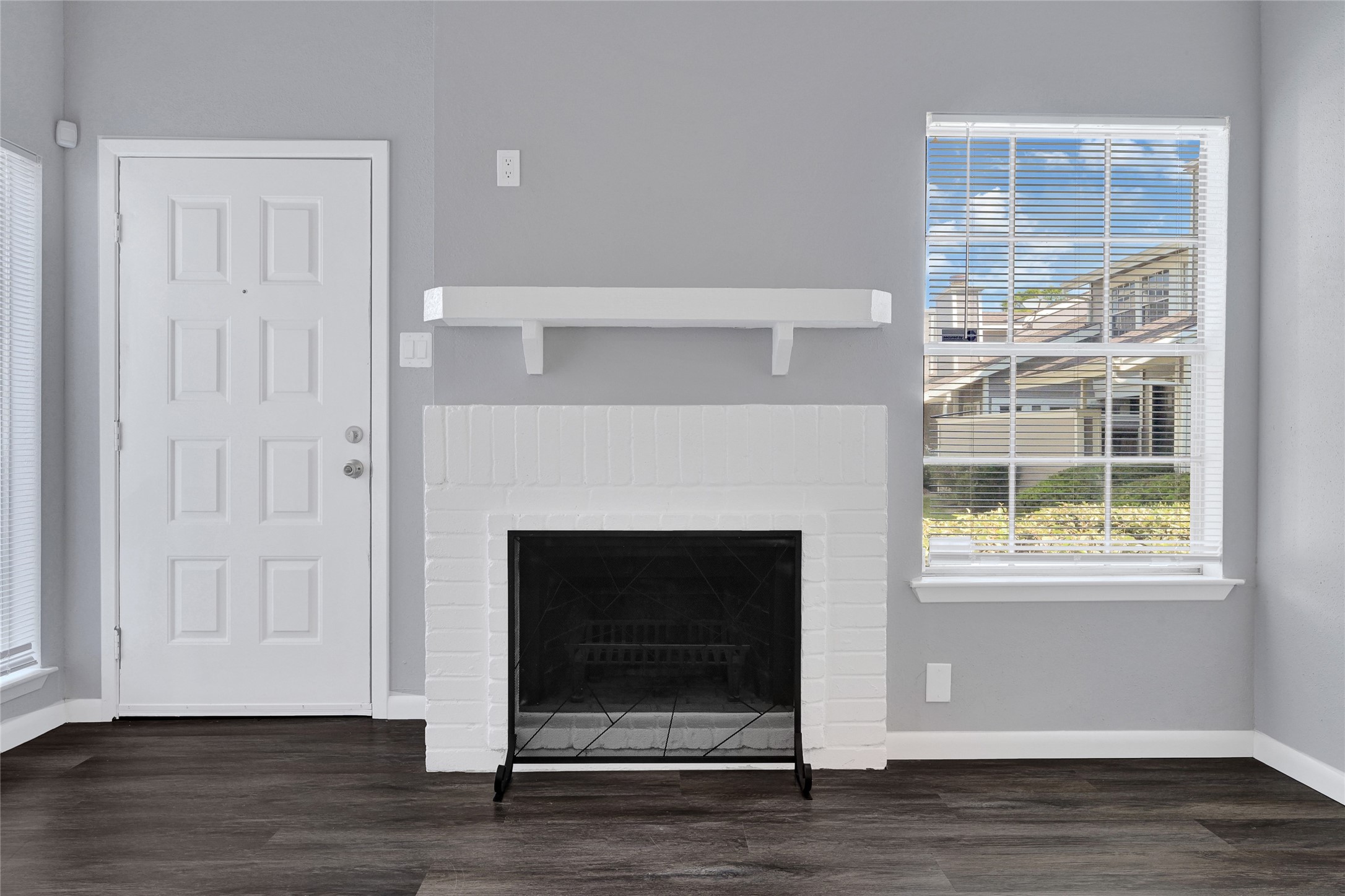 12111 Lemon Ridge Lane, Unit 121 Houston, TX 77035 - Photo 17 of 25 a living room with a fireplace