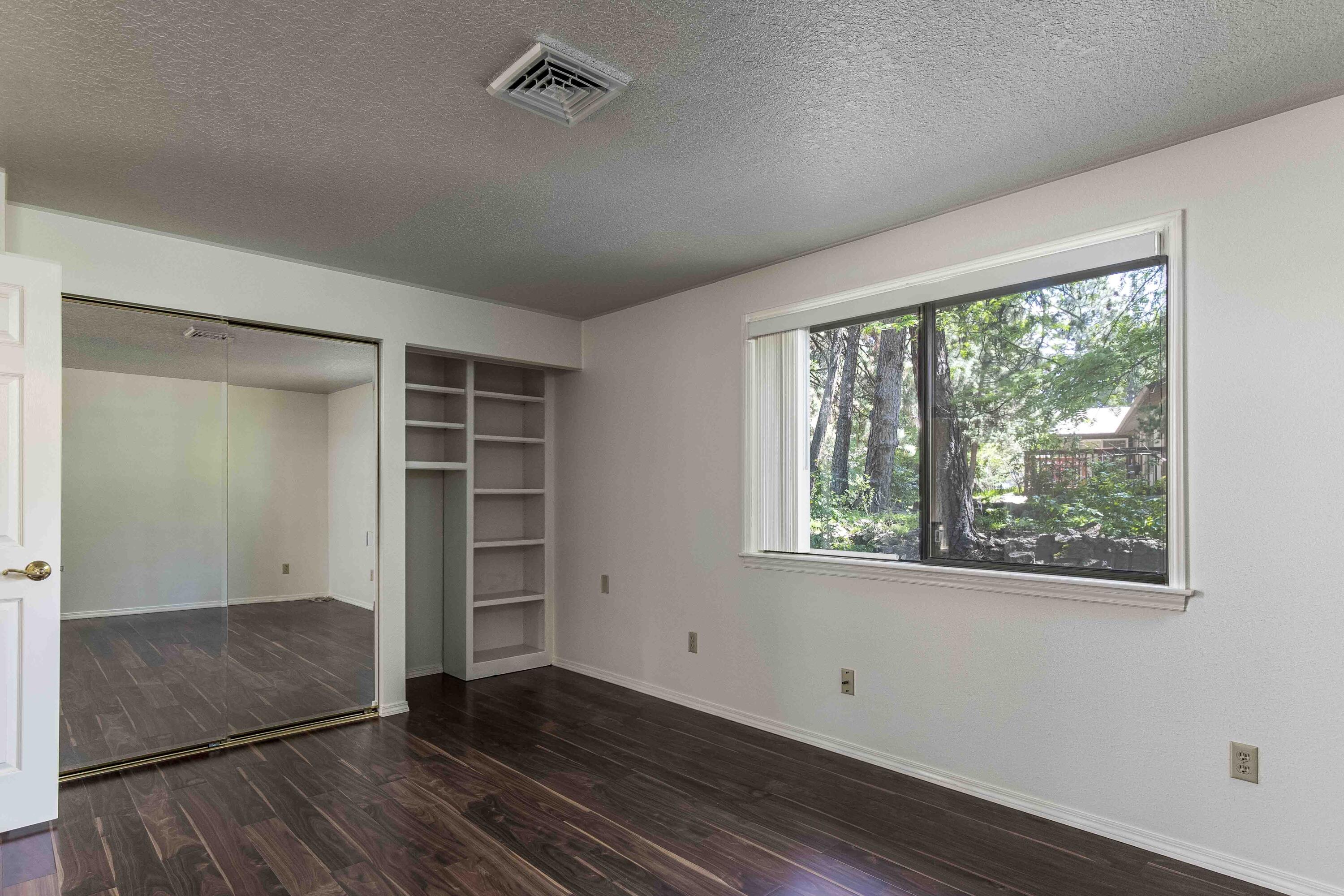 20410 Mainline Road Bend, OR 97702 - Photo 17 of 33 Second bedroom