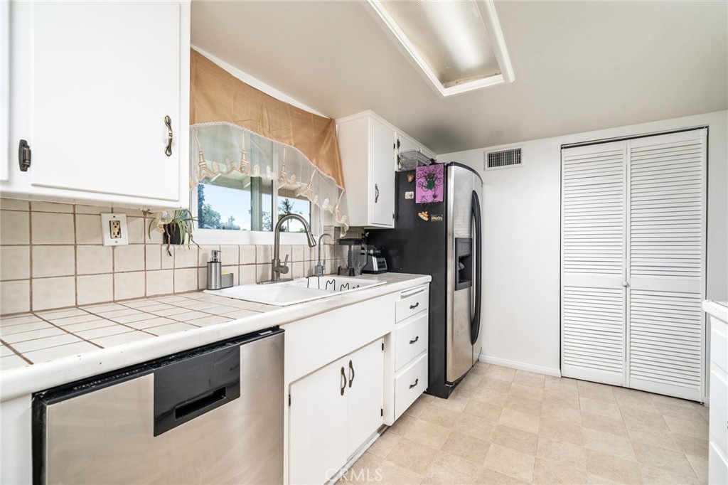 5035 Carlingford Avenue Riverside, CA 92504 - Photo 13 of 32 a utility room with cabinets washer and dryer