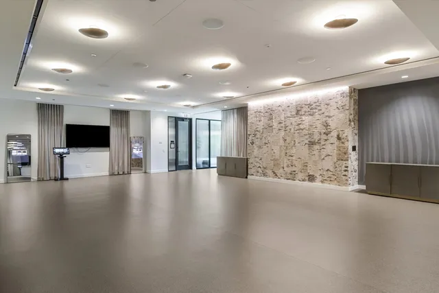 $565,000 | 211 North Harbor Drive, Unit 4107, Chicago, IL 60601