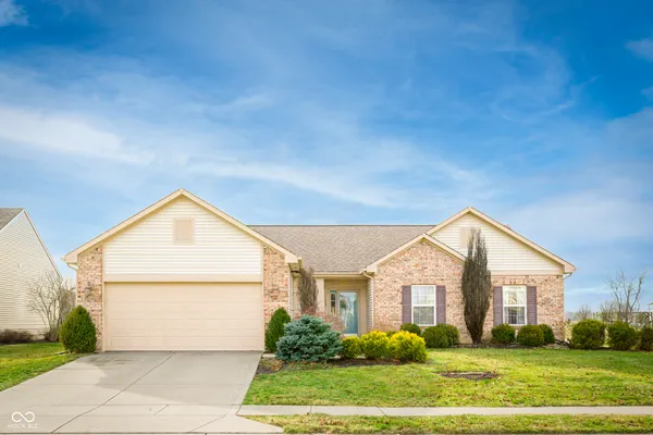 $375,000 | 1647 Gross Point Pass, Brownsburg, IN 46112