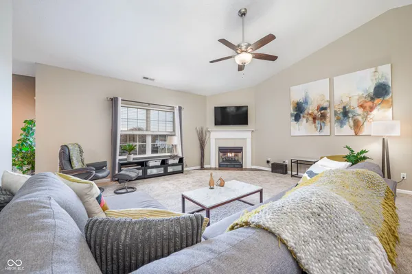 $369,000 | 1647 Gross Point Pass, Brownsburg, IN 46112