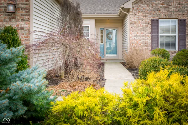 $369,000 | 1647 Gross Point Pass, Brownsburg, IN 46112