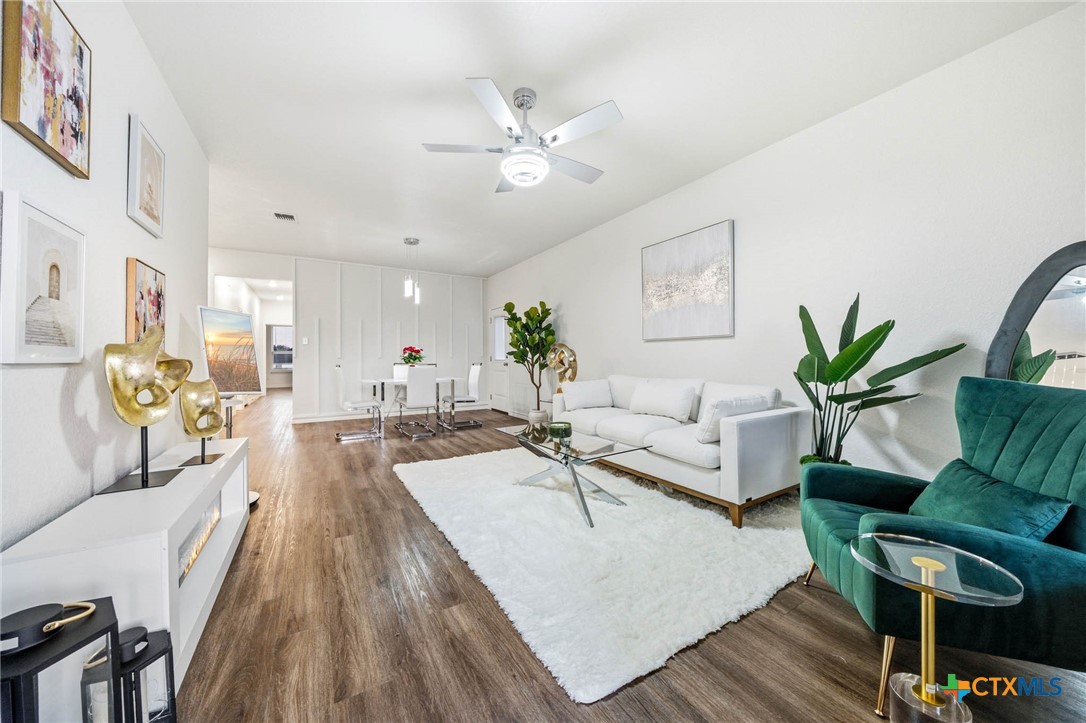 5112 Rose Gdn Loop Killeen, TX 76542 - Photo 5 of 20 a living room with furniture and a chandelier