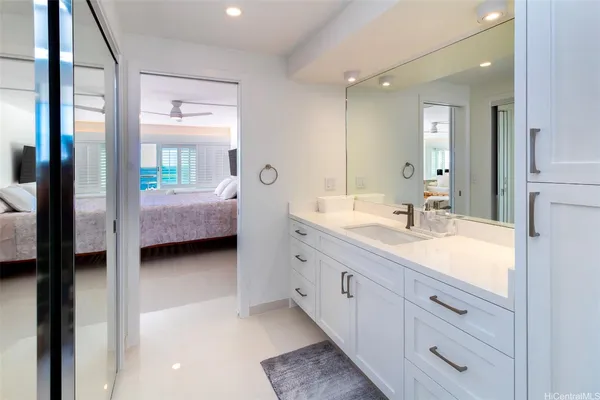 a en suite bathroom with a double vanity sink and a mirror