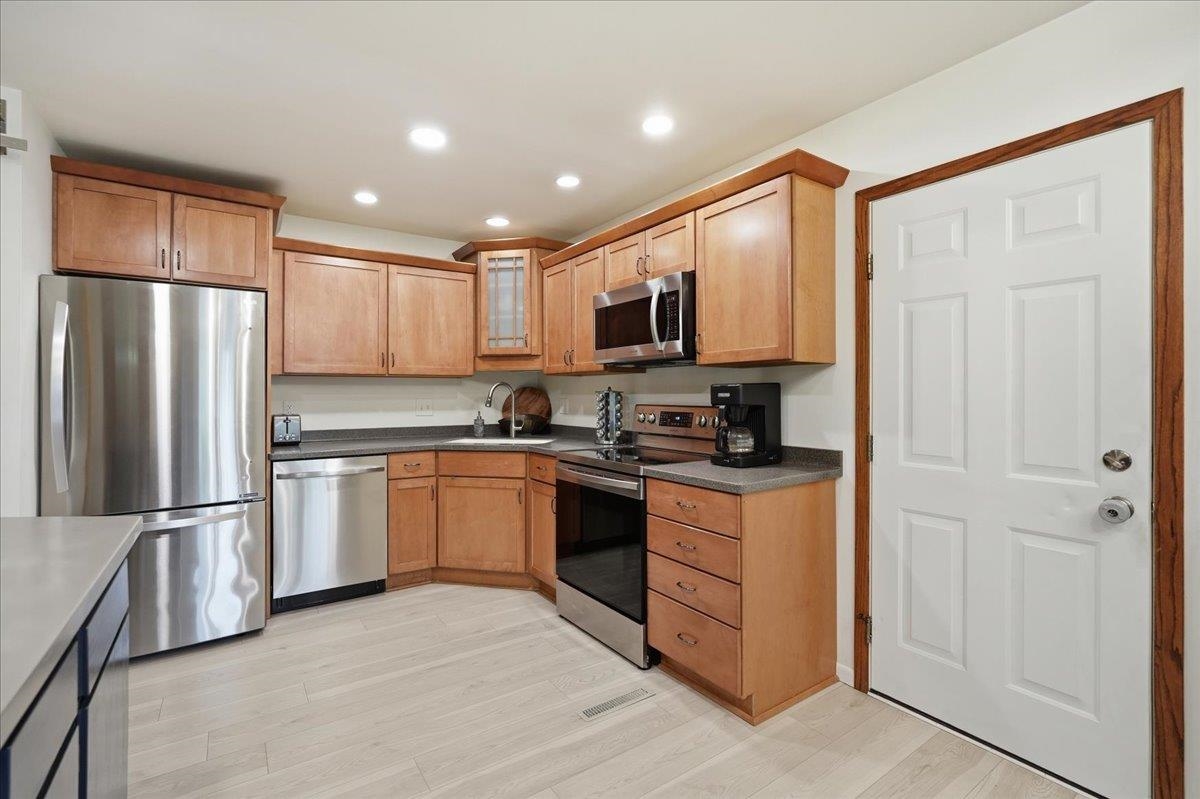 409 Topaz Lane Madison, WI 53714 - Photo 14 of 49