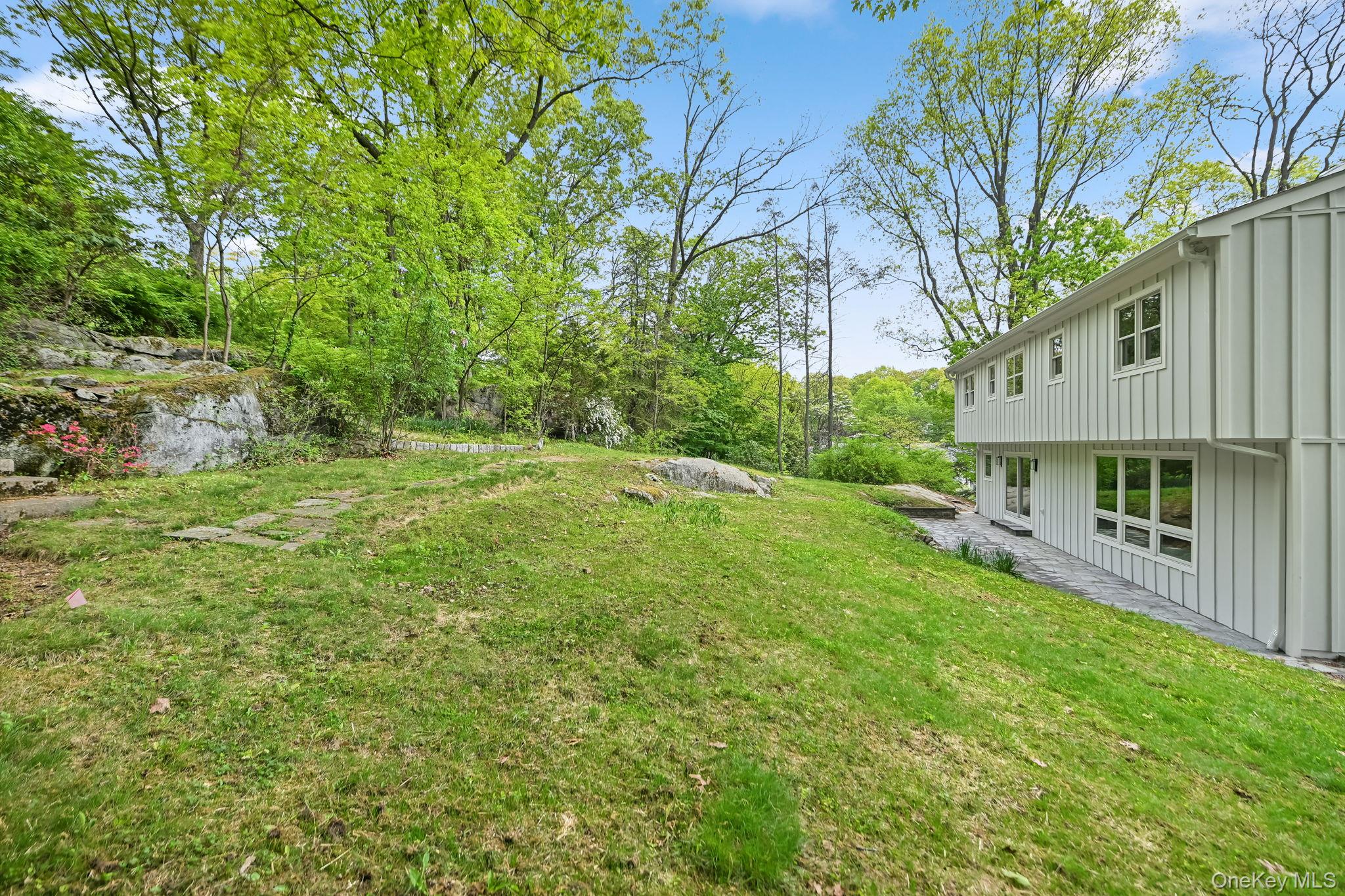 24 Country Road Mamaroneck, NY 10543 - Photo 31 of 37 a backyard of a house with table and chairs
