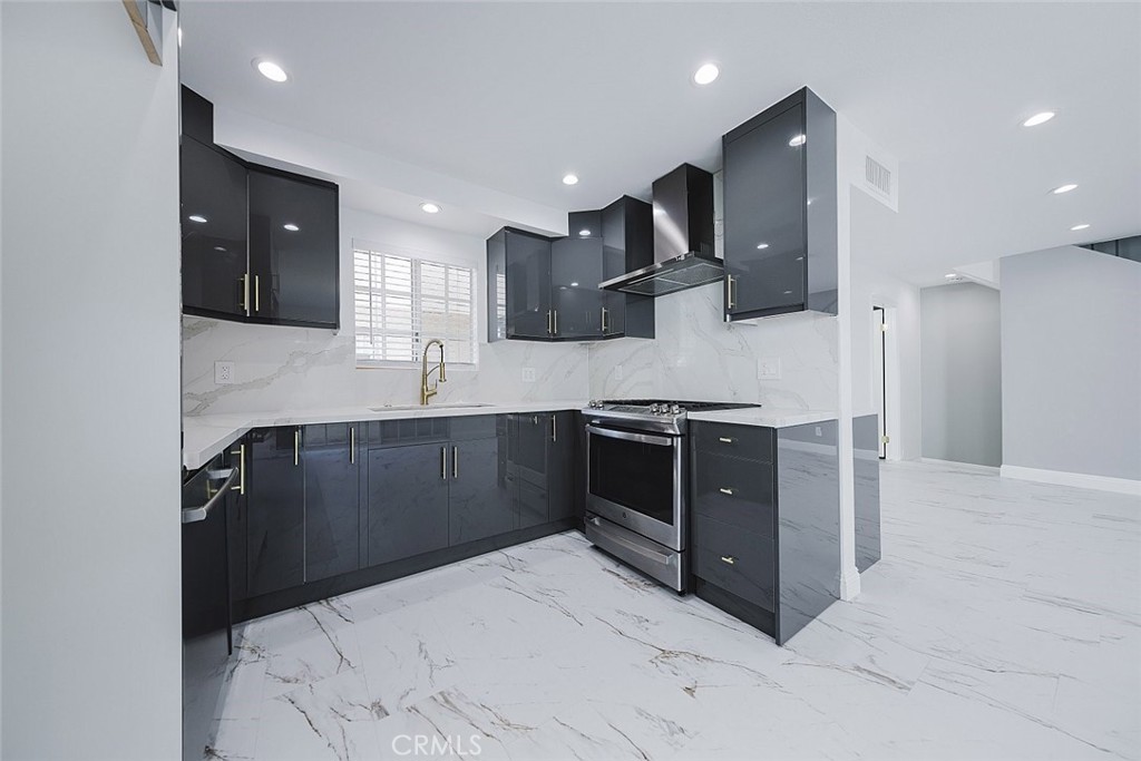 10274 Tujunga Canyon Boulevard, Unit 4 Tujunga, CA 91042 - Photo 2 of 34