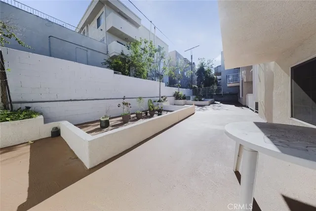 $615,000 | 10274 Tujunga Canyon Boulevard, Unit 4, Tujunga, CA 91042