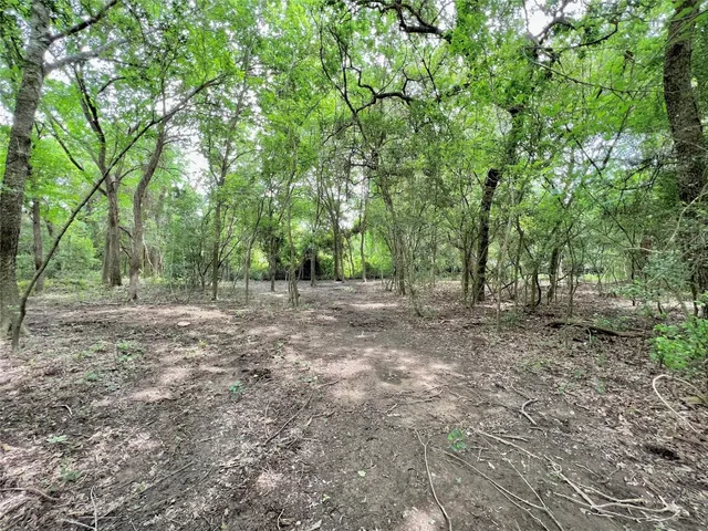 a view of a lake with houses in back