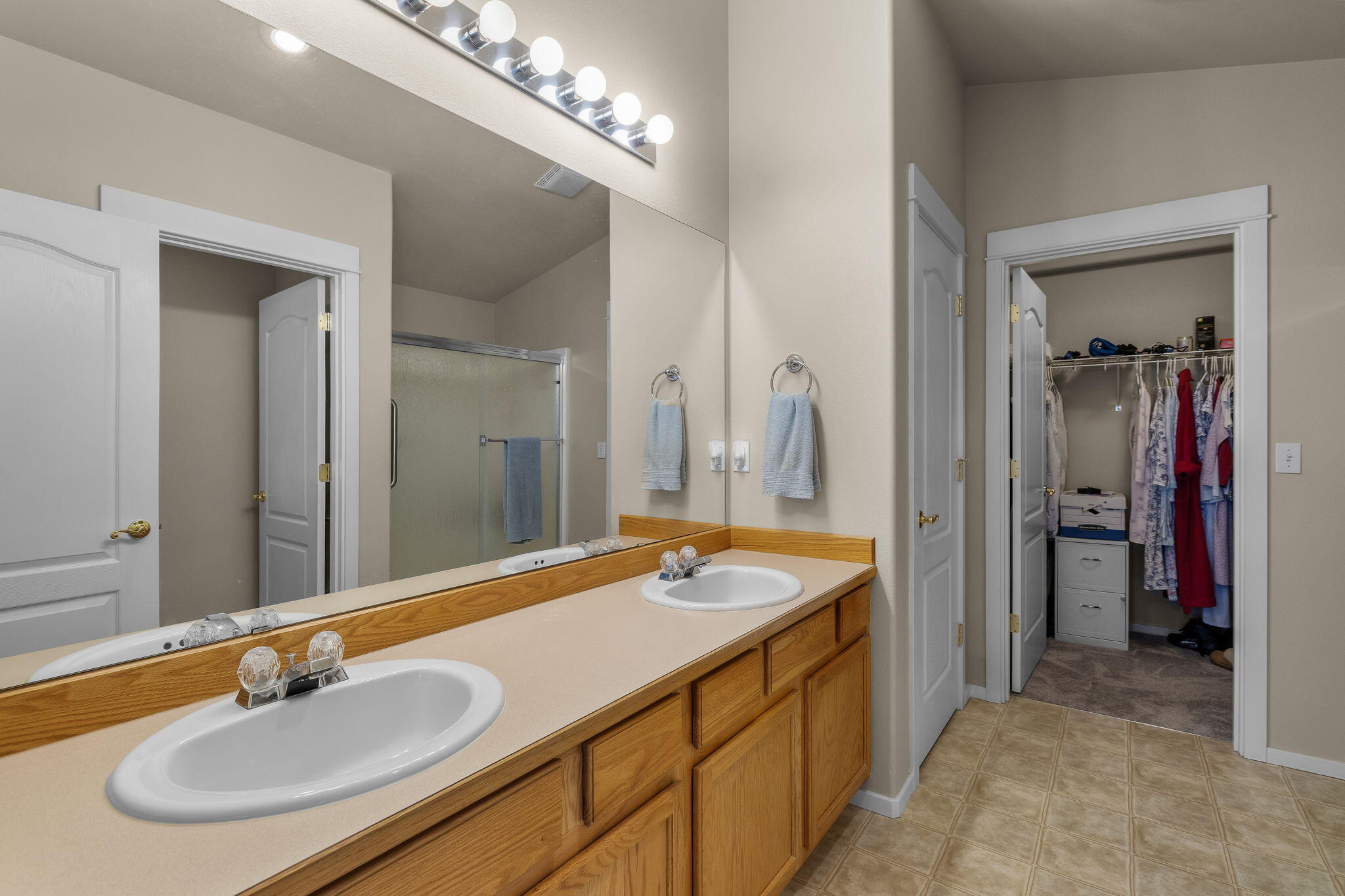 3626 Southwest 29th Street Redmond, OR 97756 - Photo 16 of 31 primary bath/walk in closet