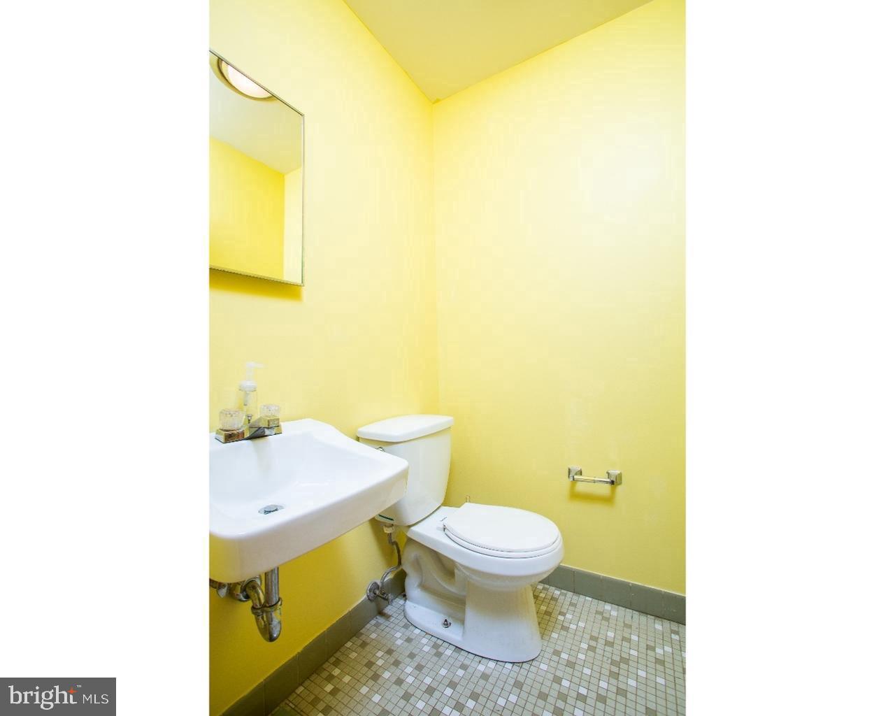 1600 Shipley Road Wilmington, DE 19803 - Photo 17 of 18 Powder room