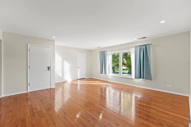 $2,650 | 1000 East Callero Circle, Unit 2, Mount Prospect, IL 60056