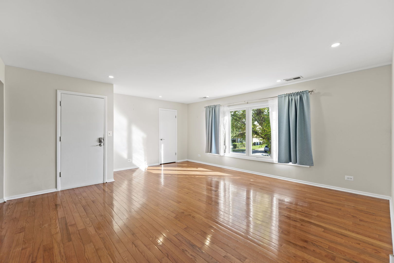 1000 East Callero Circle, Unit 2 Mount Prospect, IL 60056 - Photo 3 of 21