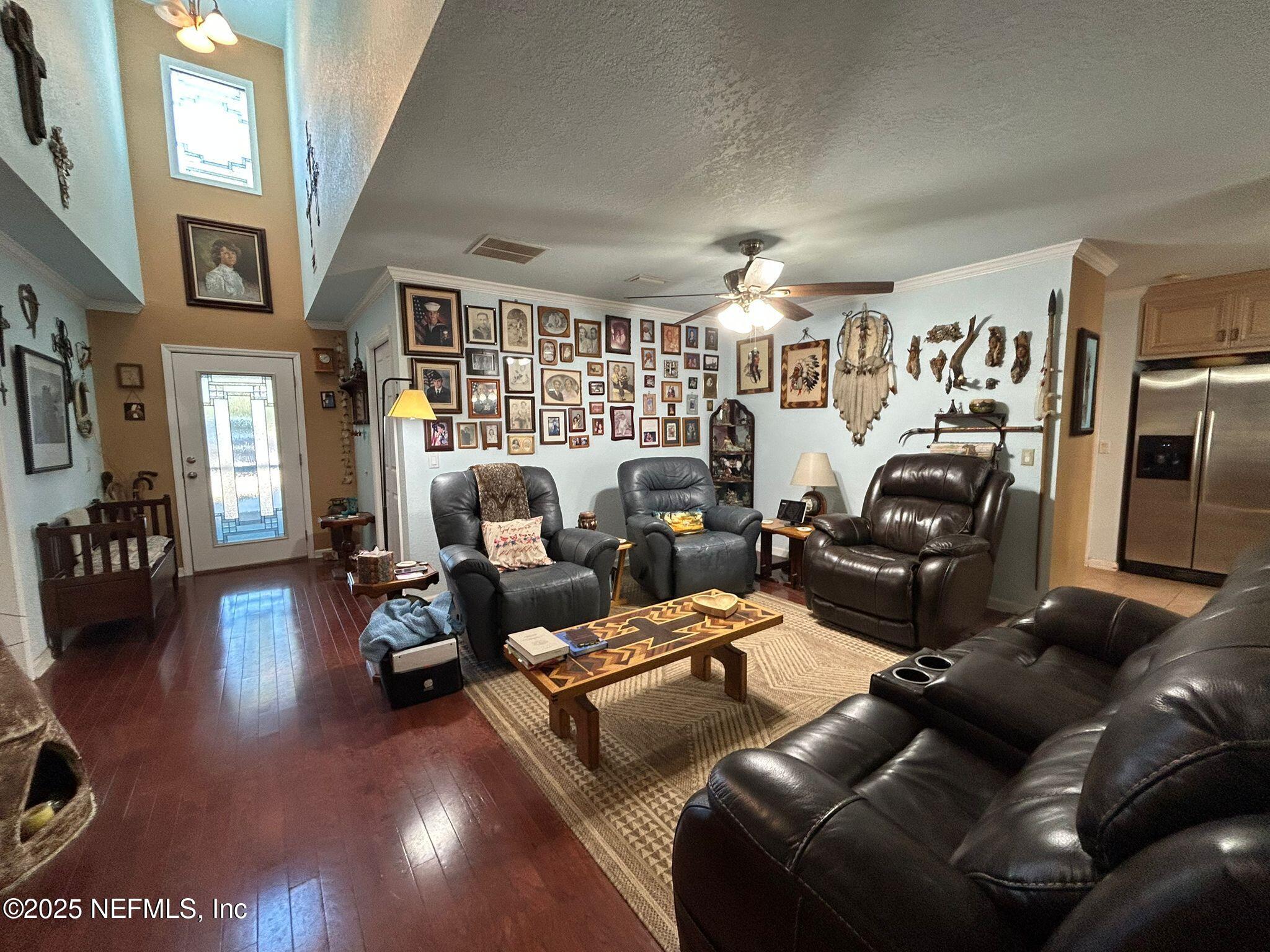 5377 Southwest 40th Avenue Jasper, FL 32052 - Photo 21 of 86 a living room with furniture
