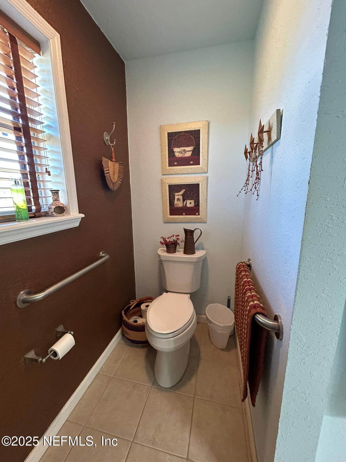 5377 Southwest 40th Avenue Jasper, FL 32052 - Photo 8 of 86 a bathroom with a toilet and a sink