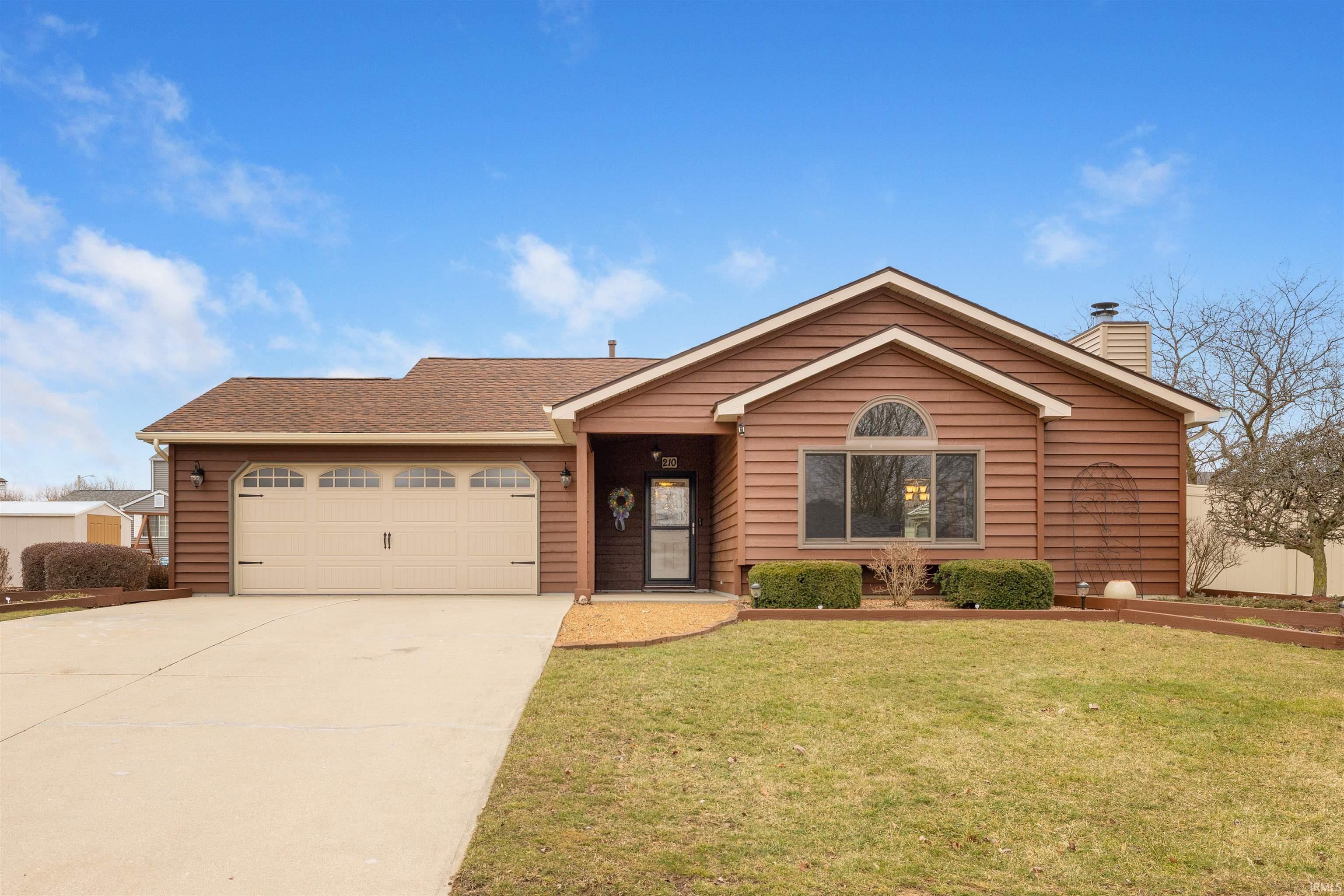 210 Knoll Ridge Boulevard Kendallville, IN 46755 - Photo 1 of 33