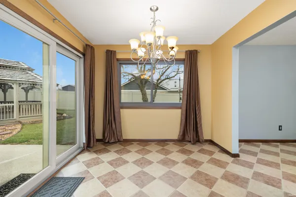 $299,900 | 210 Knoll Ridge Boulevard, Kendallville, IN 46755