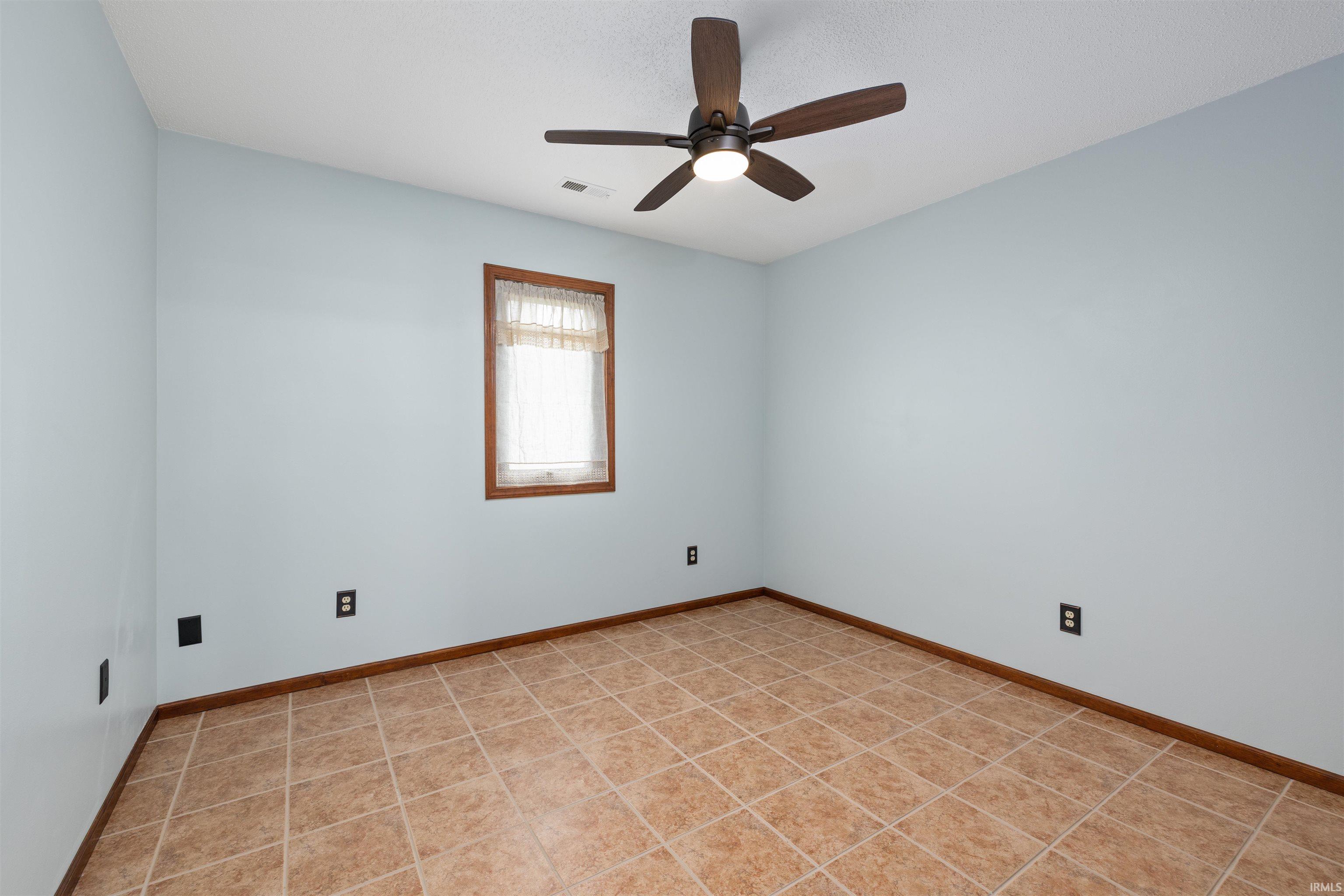 210 Knoll Ridge Boulevard Kendallville, IN 46755 - Photo 22 of 33