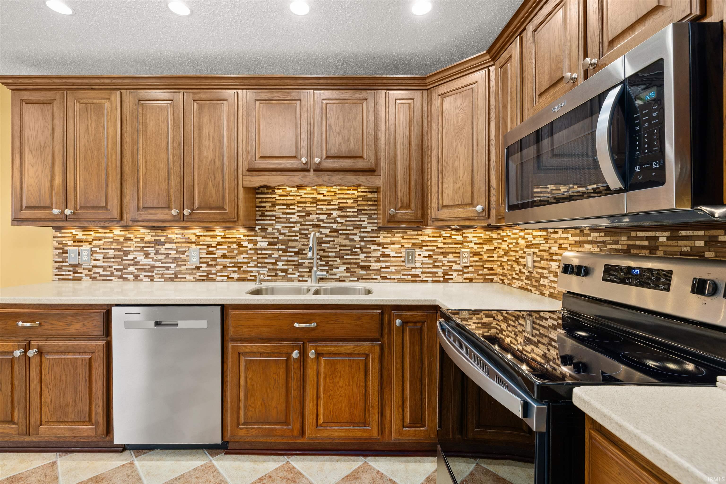 210 Knoll Ridge Boulevard Kendallville, IN 46755 - Photo 5 of 33