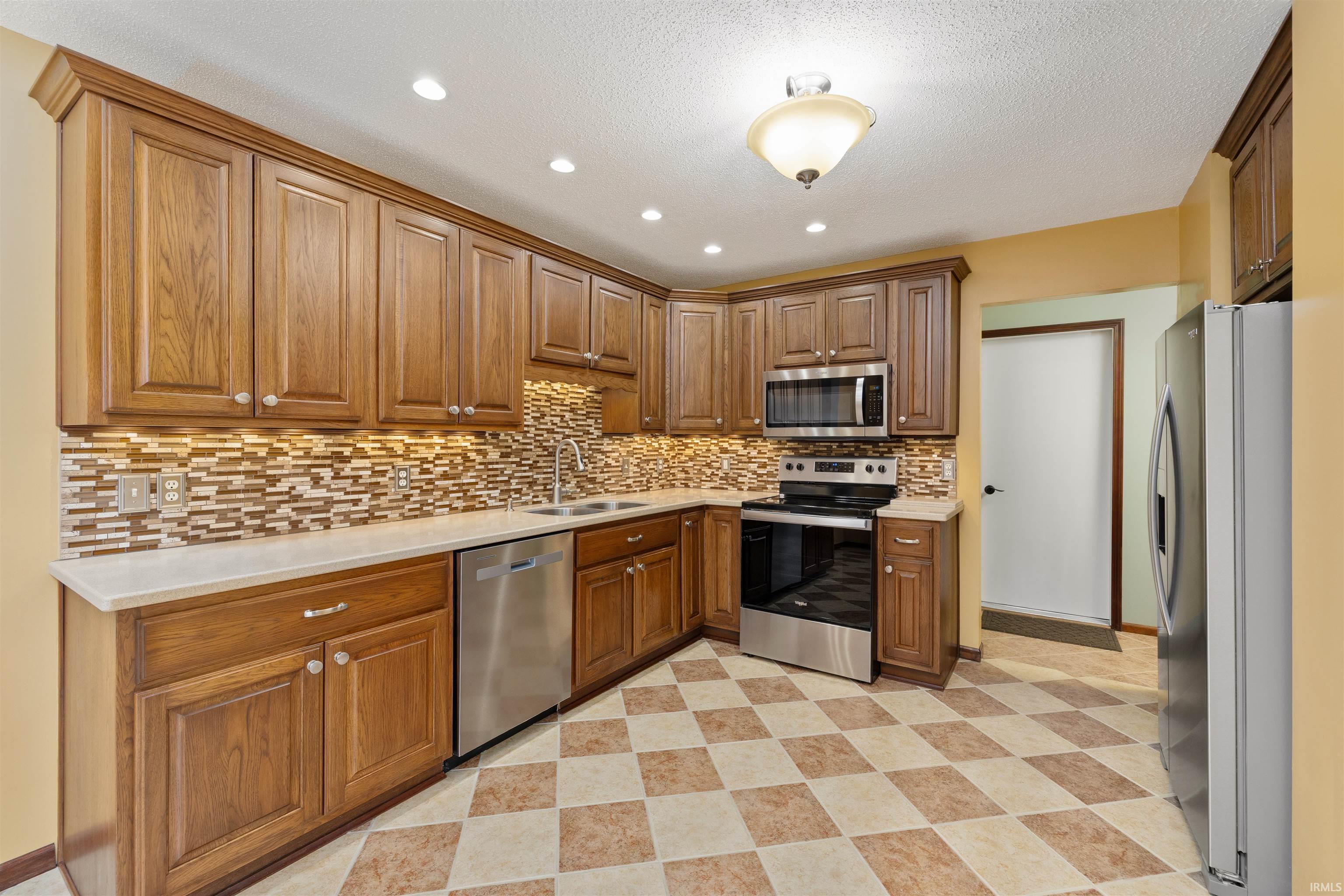 210 Knoll Ridge Boulevard Kendallville, IN 46755 - Photo 7 of 33