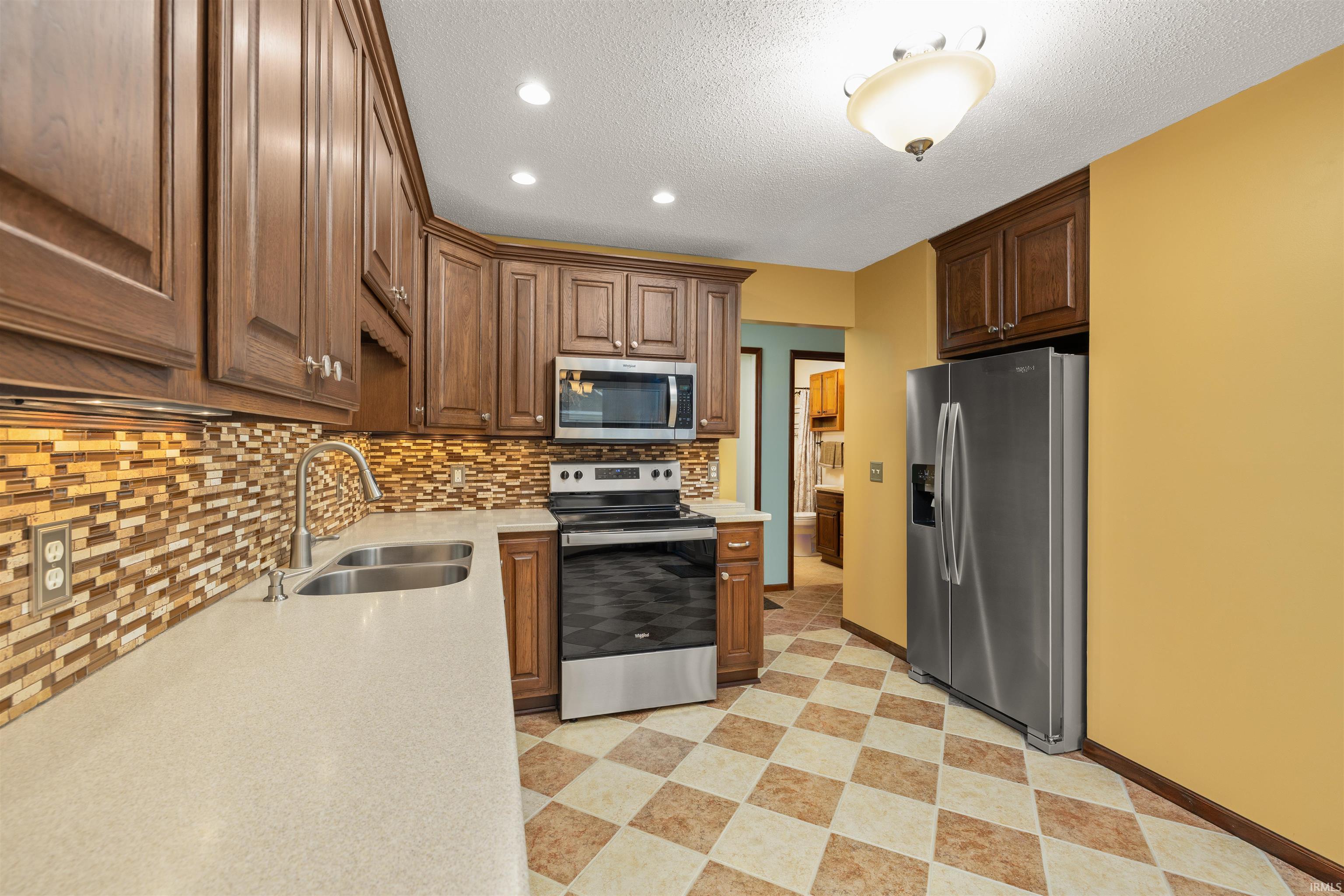 210 Knoll Ridge Boulevard Kendallville, IN 46755 - Photo 8 of 33