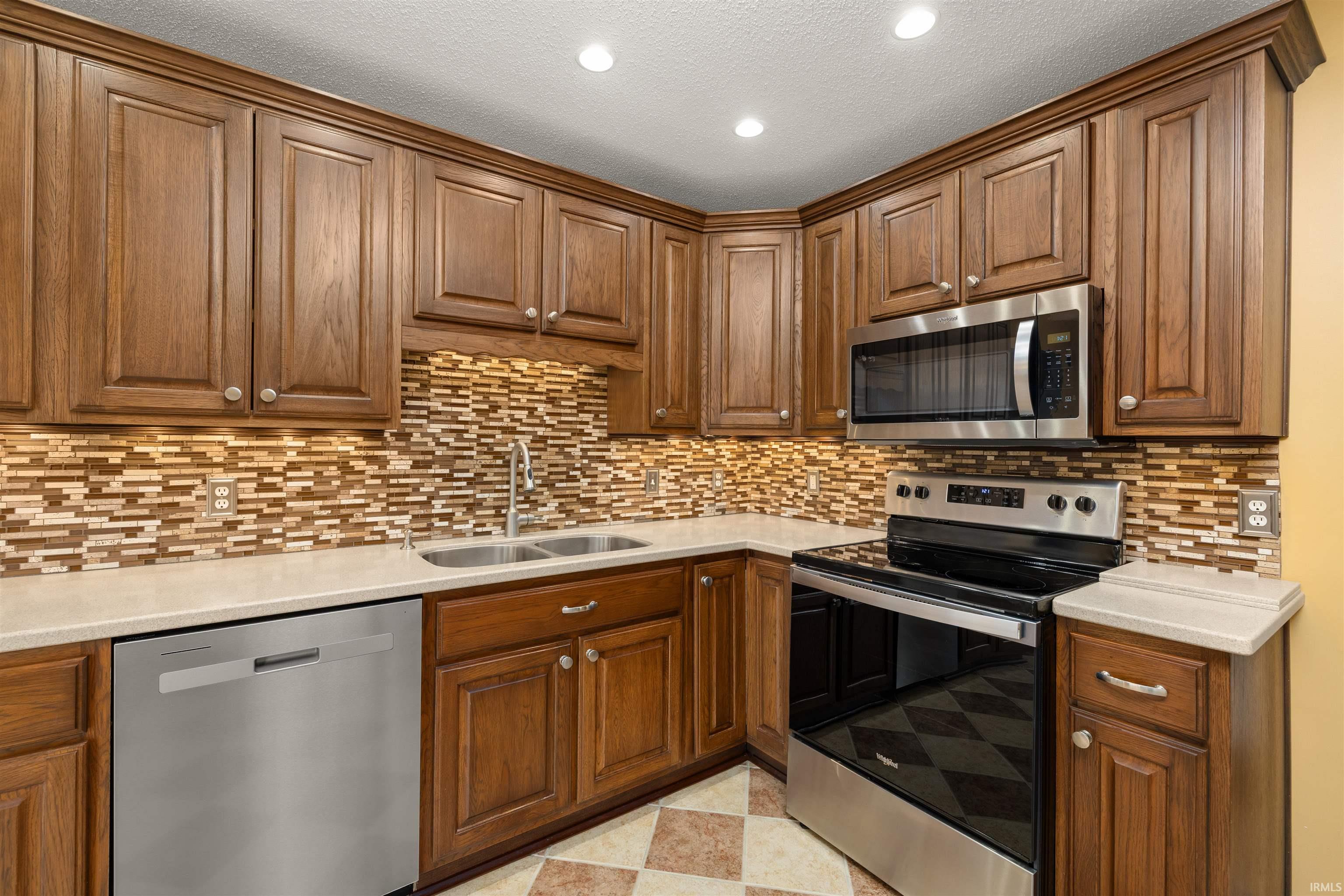 210 Knoll Ridge Boulevard Kendallville, IN 46755 - Photo 9 of 33