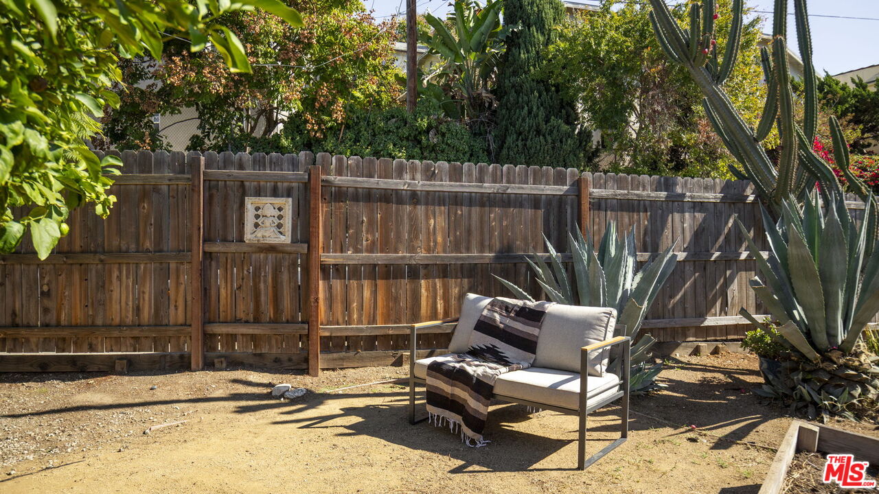 2010 Isabel Street Los Angeles, CA 90065 - Photo 27 of 34