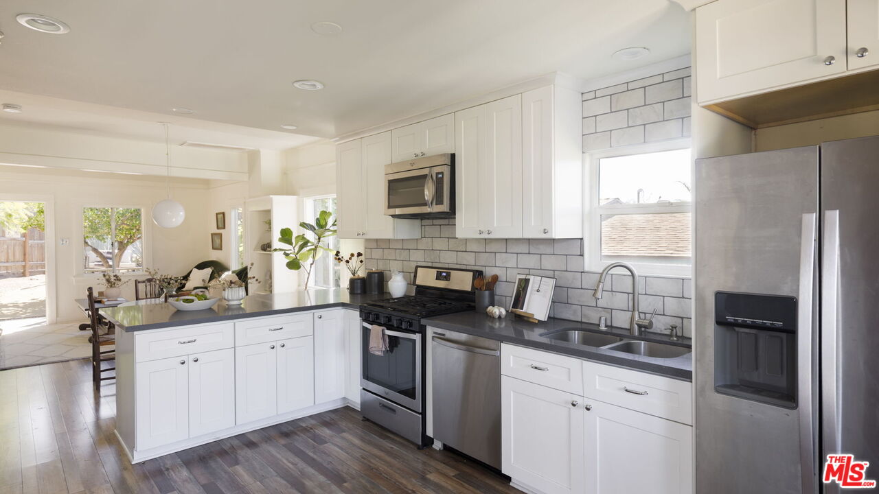 2010 Isabel Street Los Angeles, CA 90065 - Photo 10 of 34