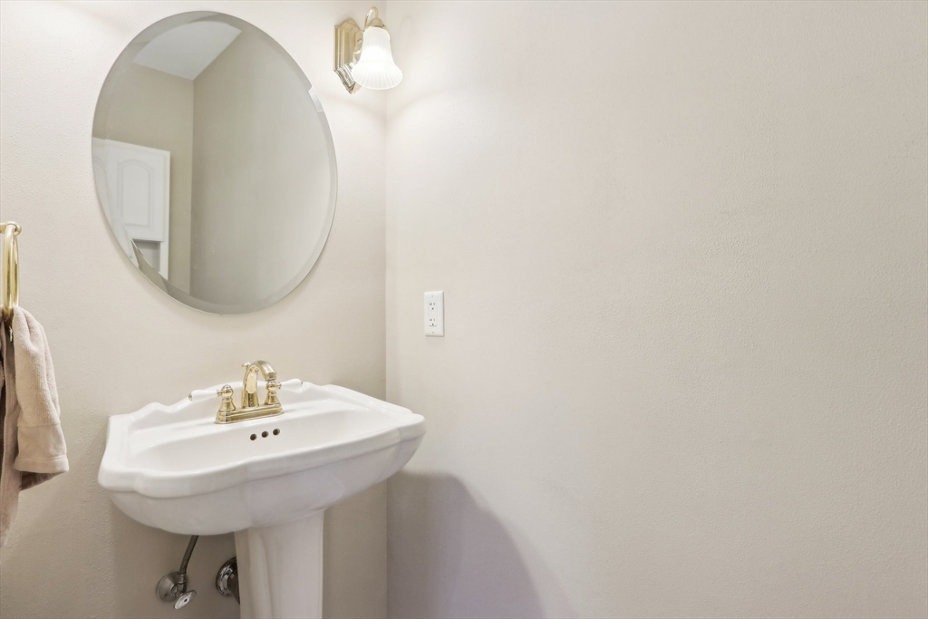 21 Coldbrook Road Millbury, MA 01527 - Photo 14 of 42 Gallery Image 14