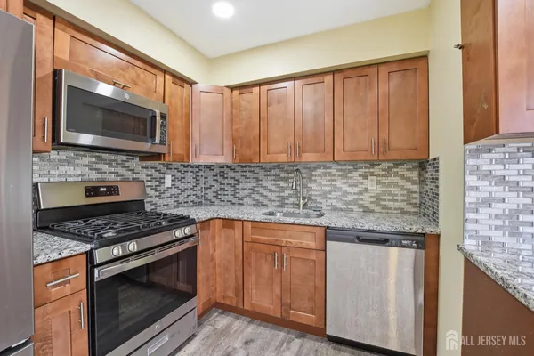 $2,450 | 160 Evergreen Road, Unit 14A, Edison, NJ 08837