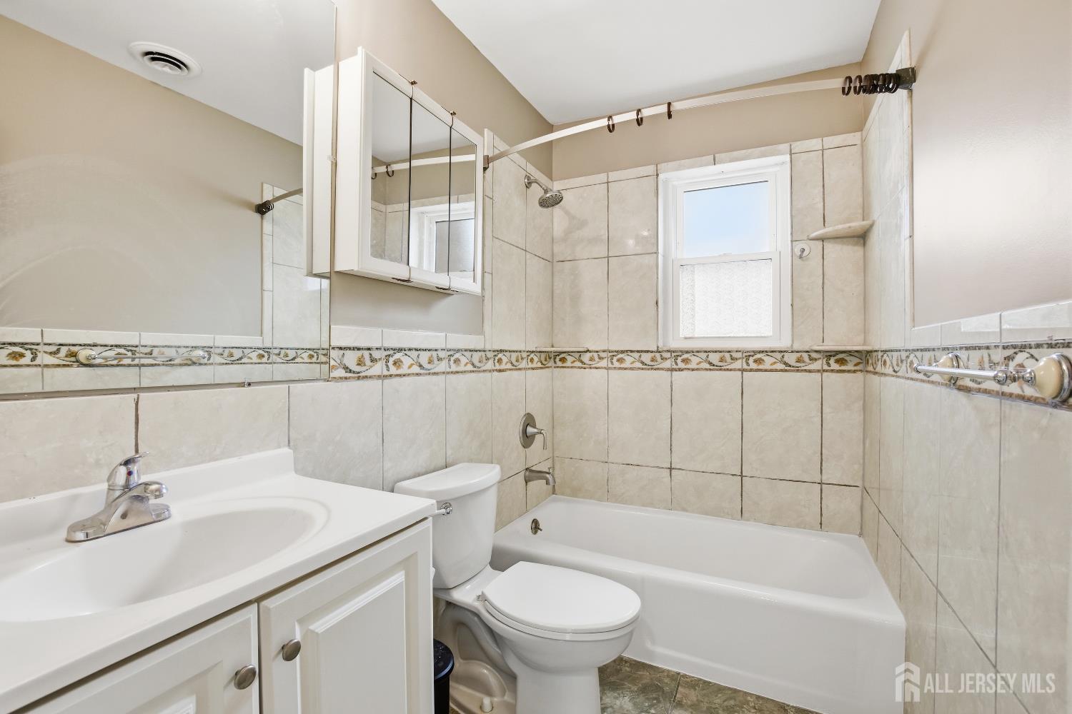 160 Evergreen Road, Unit 14A Edison, NJ 08837 - Photo 15 of 15 a bathroom with a sink a toilet and a bathtub
