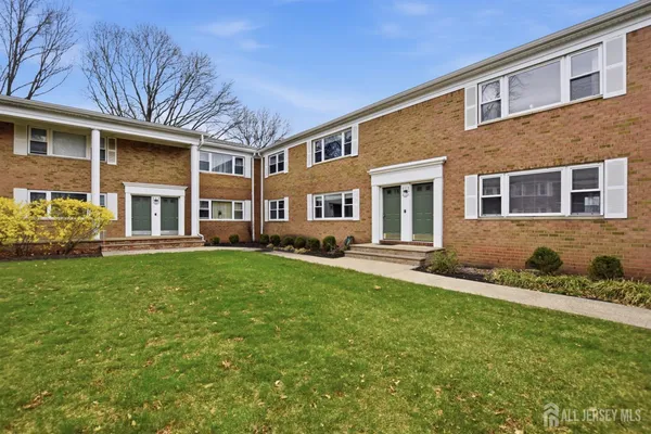 $2,450 | 160 Evergreen Road, Unit 14A, Edison, NJ 08837
