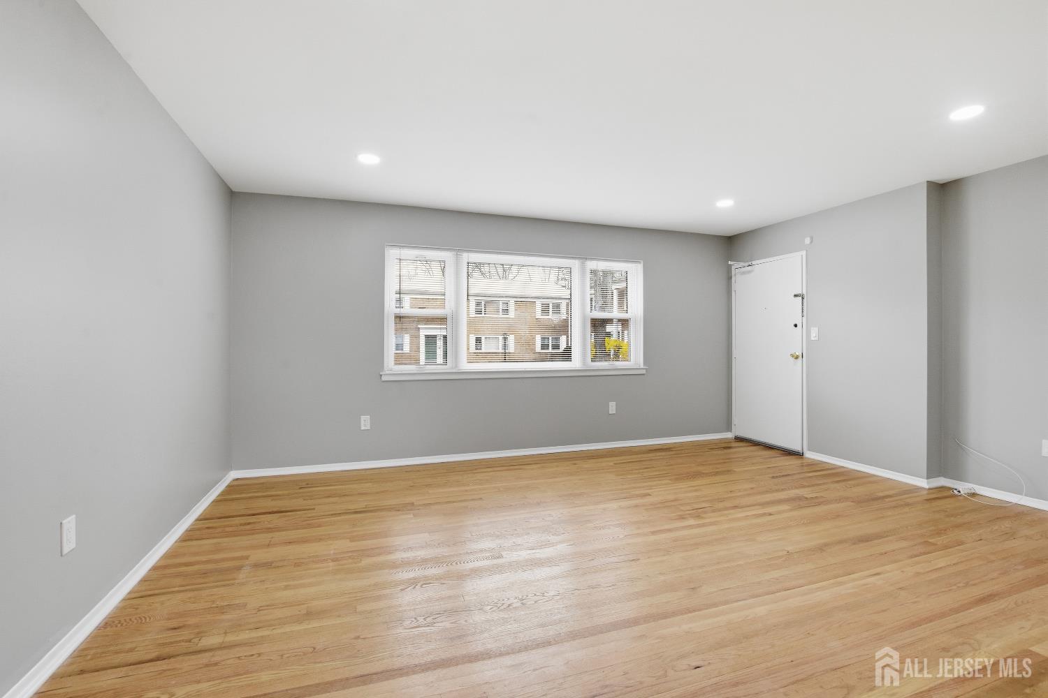 160 Evergreen Road, Unit 14A Edison, NJ 08837 - Photo 6 of 15 a view of an empty room with a window