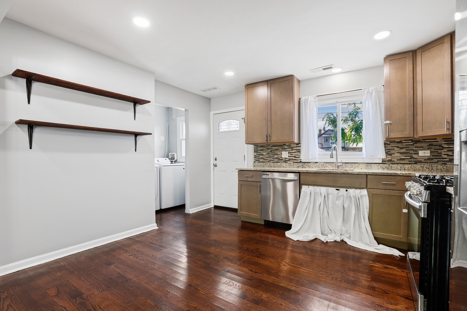 6243 Birmingham Street Chicago Ridge, IL 60415 - Photo 8 of 26 Gallery Image 8