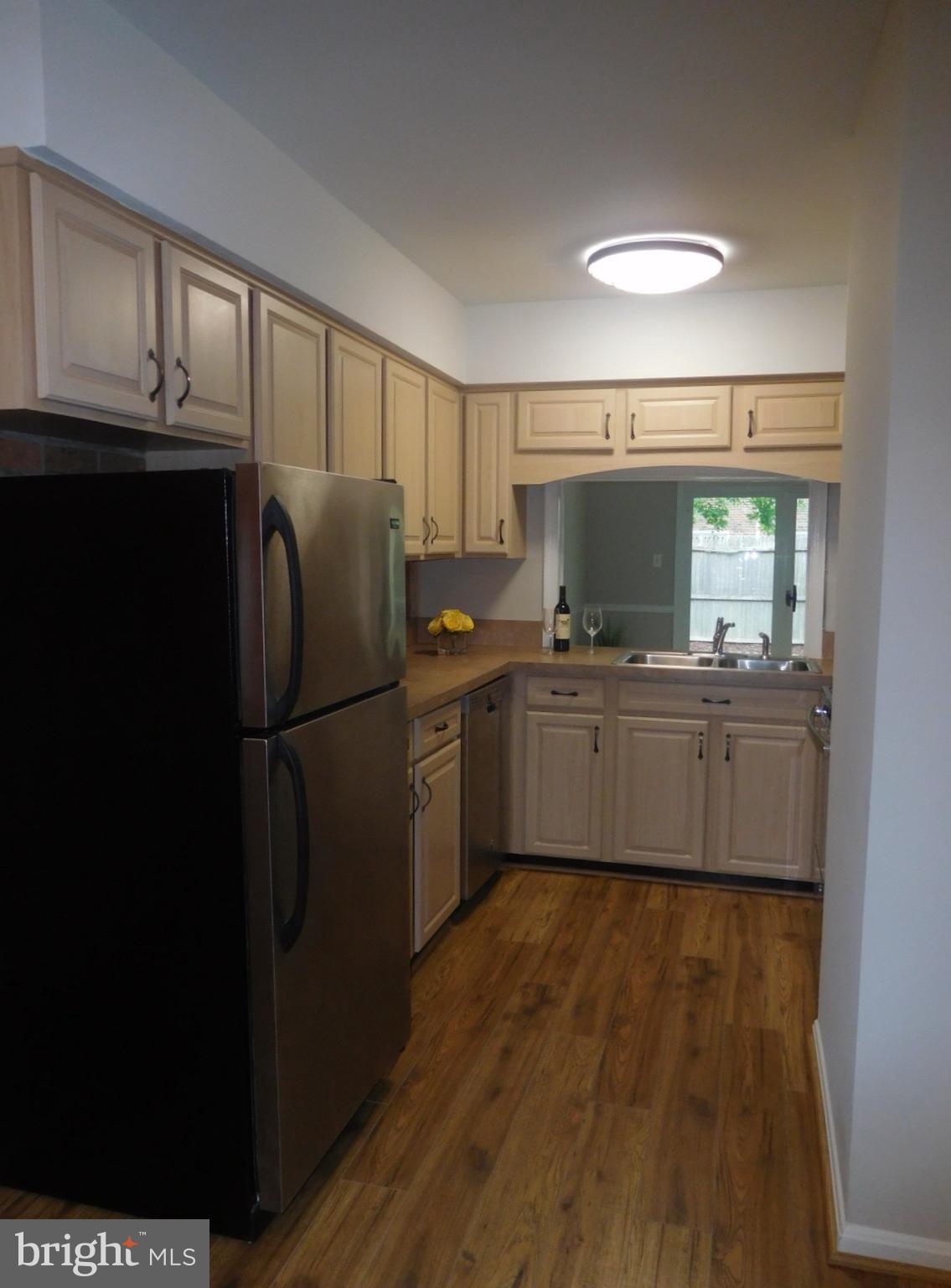 8541 Barrington Court, Unit 917 Springfield, VA 22152 - Photo 11 of 26 Kitchen