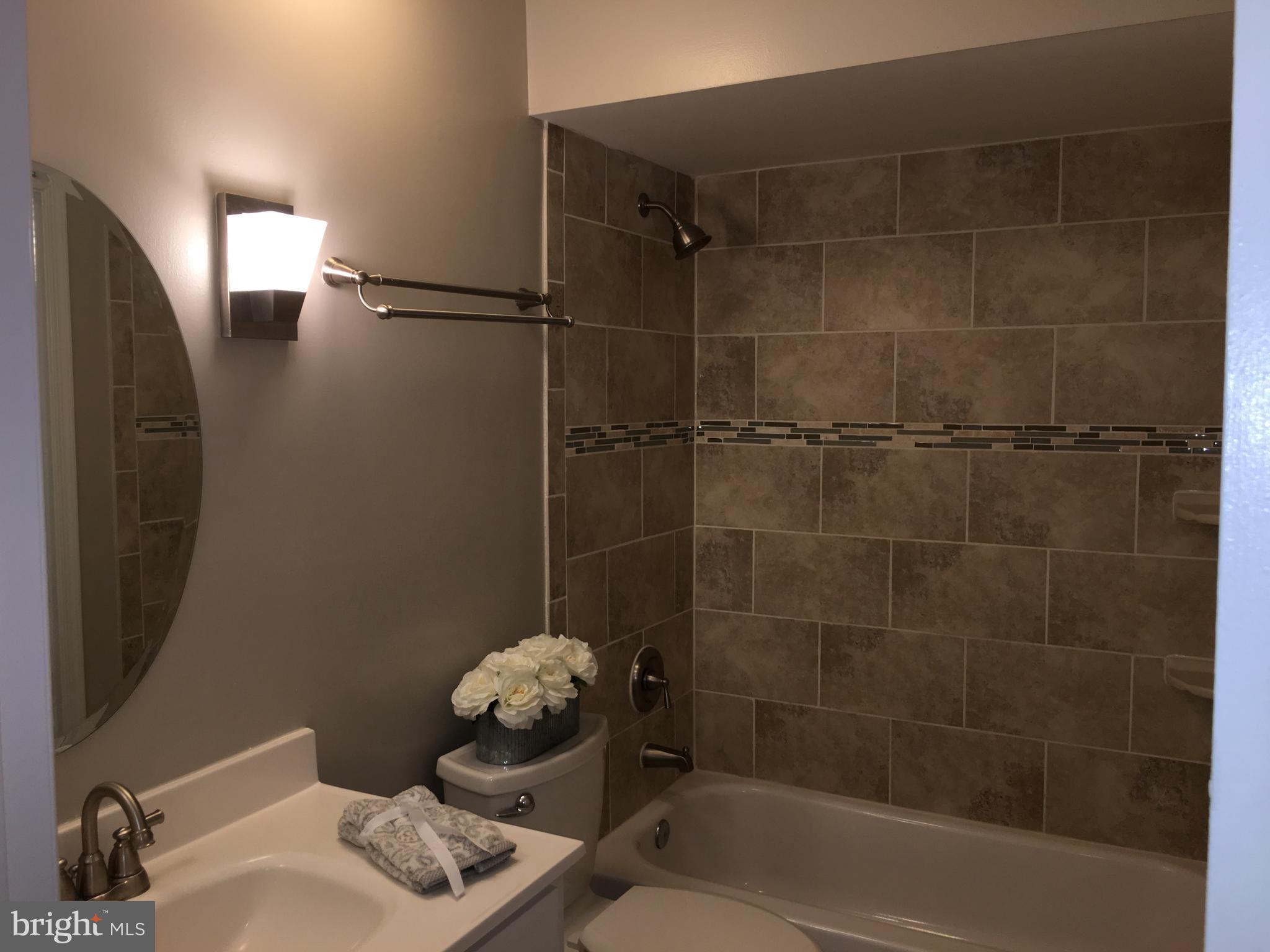 8541 Barrington Court, Unit 917 Springfield, VA 22152 - Photo 20 of 26 Exquisitely Updated bath