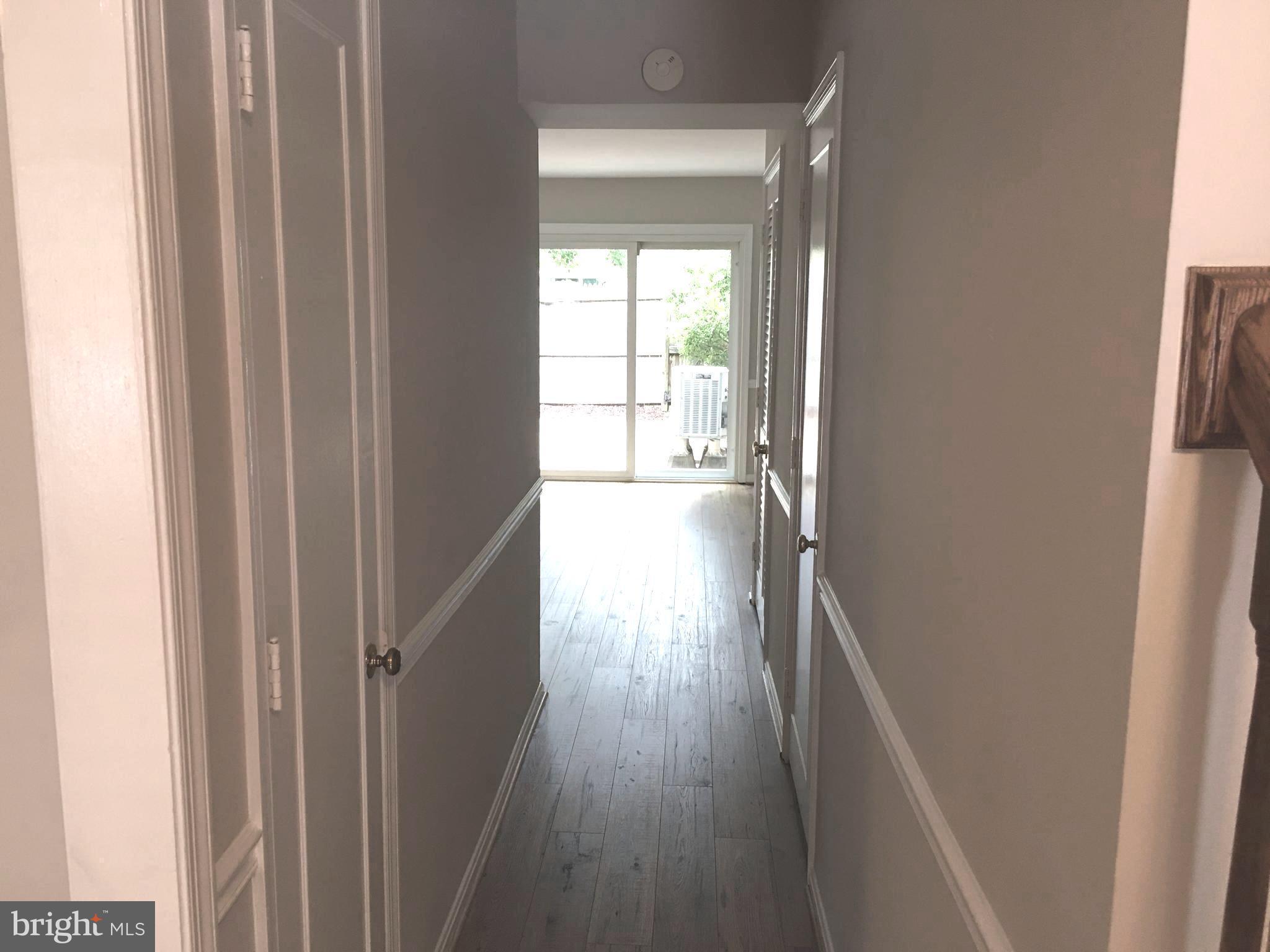 8541 Barrington Court, Unit 917 Springfield, VA 22152 - Photo 3 of 26 Foyer