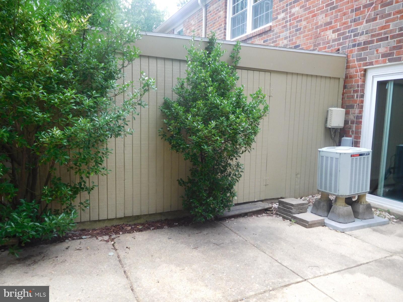 8541 Barrington Court, Unit 917 Springfield, VA 22152 - Photo 26 of 26 Exterior (Rear)